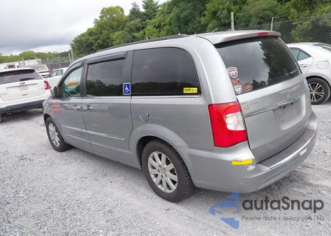 2015 Chrysler Town & Country Touring z USA, uszkodzony, nr VIN 2C4RC1BG6FR726460